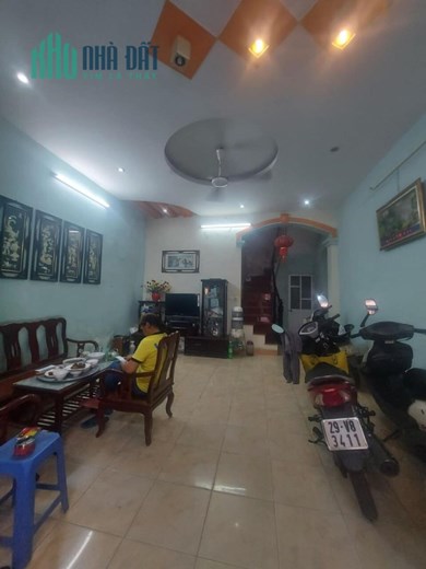 bán nhà mặt phố Võng Thị 42m x 4 tầng, mt: 4.8m, ô tô tránh đỗ trước cửa nhà