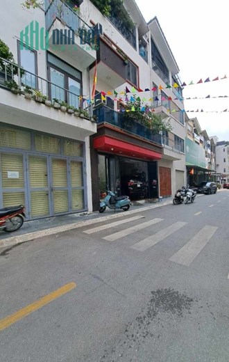 Bán nhà 5 tầng Phố Giải Phóng vỉa hè ô tô tránh diện tích 85 m2, mặt tiền 6 m giá 16.9 tỷ