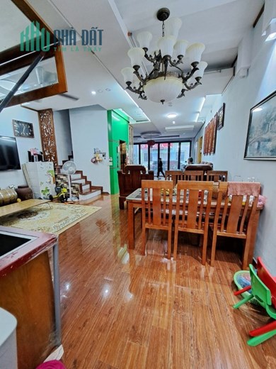 Bán nhà 5 tầng Phố Giải Phóng vỉa hè ô tô tránh diện tích 85 m2, mặt tiền 6 m giá 16.9 tỷ