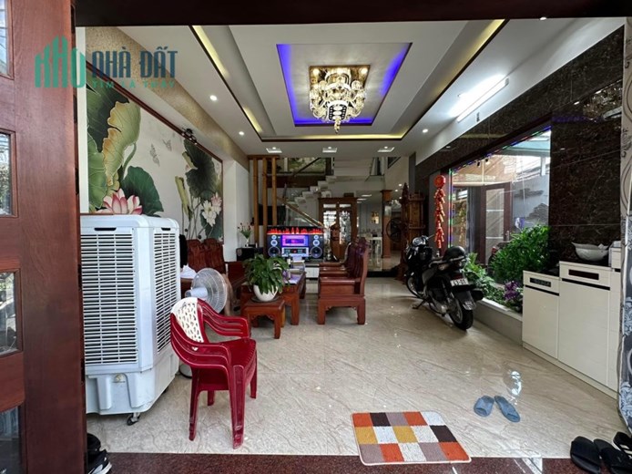 BIỆT THỰ ĐẲNG CẤP SÂN VƯỜN ĐẤT RỘNG, MẶT TIỀN RỘNG 8M, GẦN TTHC Q.THANH KHÊ, TP ĐÀ NẴNG