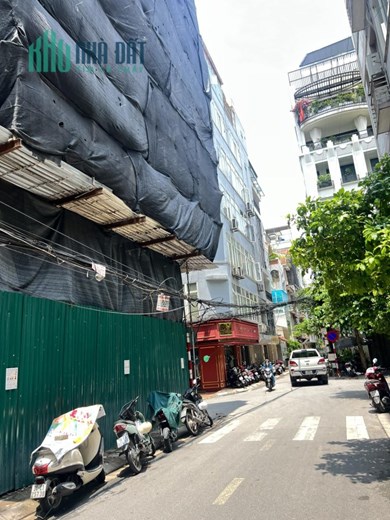 TÒA VĂN PHÒNG LÔ GÓC - PHỐ HOÀNG CẦU - VỊ TRÍ XÂY TOÀ NHÀ 9 TẦNG. 95M X 9T. GIÁ 44 TỶ