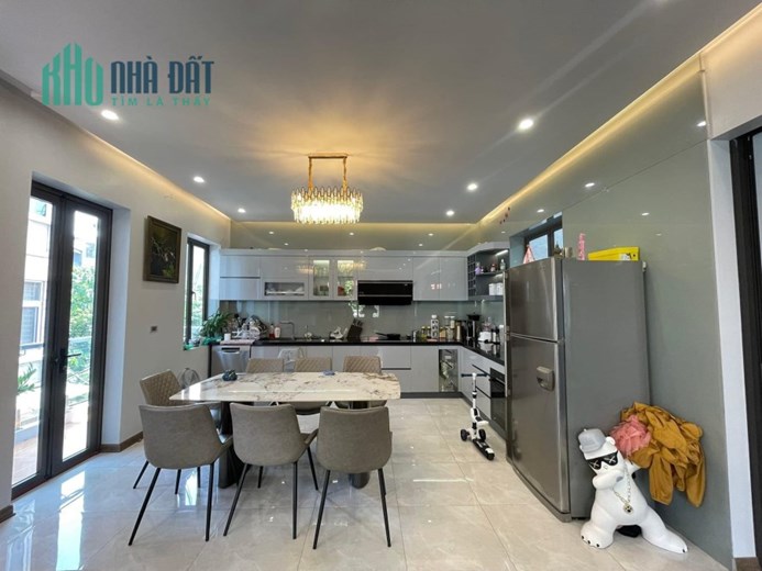 NHÀ ĐẸP LÔ GÓC LONG BIÊN 95M X 4TẦNG, MẶT TIỀN 9.3M, FULL NỘI THẤT