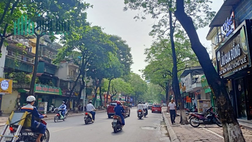 Nhà mặt phố Đê La Thành kinh doanh đỉnh, DTSD 60m2, MT 5,5m.