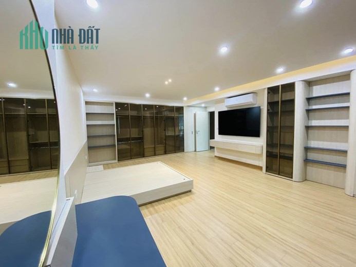 Bán tòa nhà MP  phố Tôn Thất Tùng, Đống Đa, 70m2 x 8 tầng, thông sàn, kinh doanh