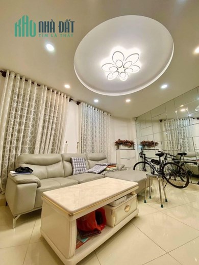 Cần tiền kinh doanh Tết bán nhà 46.8m2 đường Nguyễn Văn Quá, chỉ 2.850 tỷ.