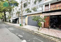 BÁN NHÀ KHU VILLA - HẺM NHỰA 10 M - BIỆT THỰ CAO CẤP - NỘI THẤT SANG TRỌNG. QUẬN 12