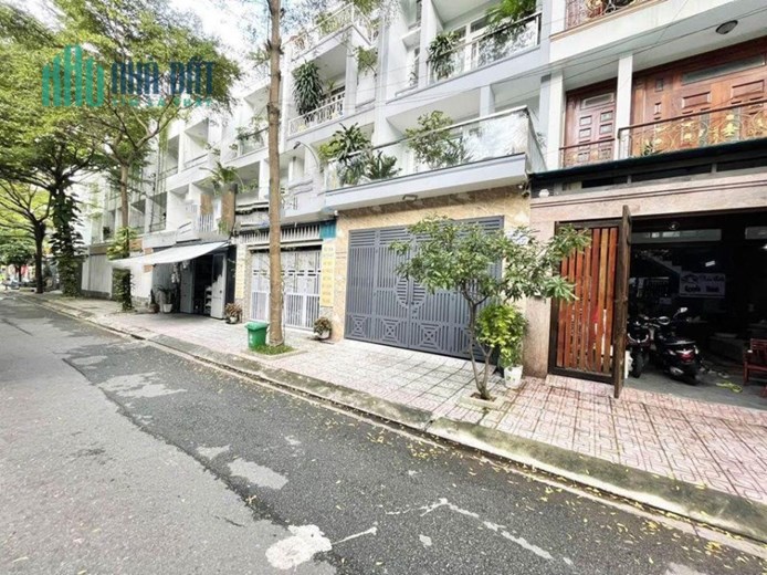 BÁN NHÀ KHU VILLA - HẺM NHỰA 10 M - BIỆT THỰ CAO CẤP - NỘI THẤT SANG TRỌNG. QUẬN 12