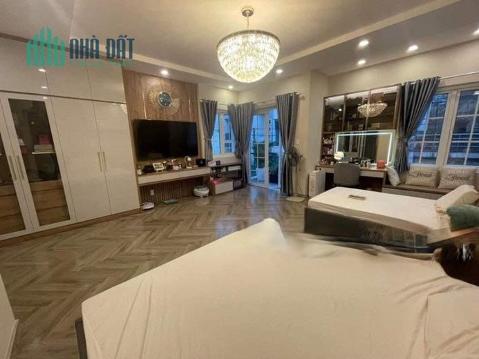 Hẻm 3 xe hơi tránh nhau Bàu Cát, 4x18m, 5 lầu giá chỉ 10,6 tỷ