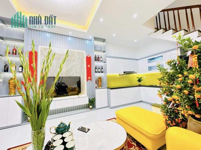 Bán nhà phố Trương Định, 32m x 5, ngõ 3 gác đỗ cổng ,giá 4 Tỷ