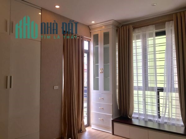 Chính chủ cho thuê nhà 40m2 x 5 tầng tại 38A ngõ 548 Nguyễn Văn Cừ , Long Biên, Hà Nội.