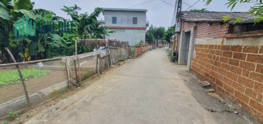 100m fun đất ở . Lô góc 2 mặt thoáng 
Sẵn nhà mái bằng . Chỉ việc ở 
Sát khu công nghệ cao hòa lạc