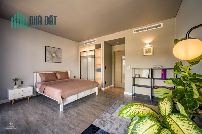 Bán nhà phố mặt tiền đường lộ giới 95m đối diện Khu công nghiệp