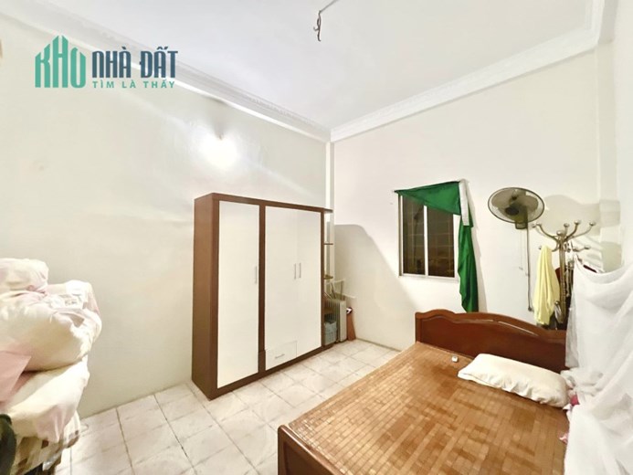 bán nhà ngõ 29 Dịch Vọng - thông ra công viên Cầu Giấy - 39m2, giá chỉ 3,3 tỷ