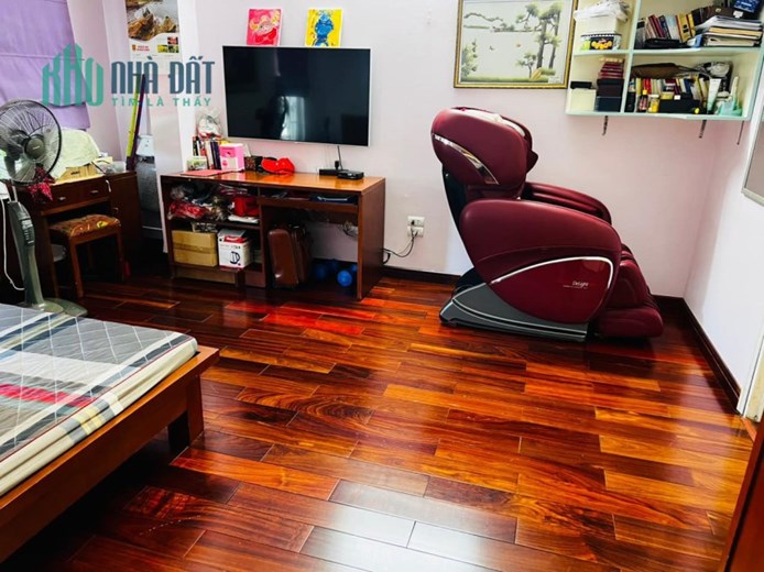 Bán nhà Hoàng Ngọc Phách 70m2x6T, MT 4,9m giá 15,9tỷ