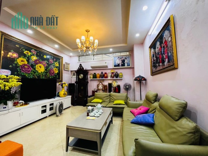 Bán nhà Hoàng Ngọc Phách 70m2x6T, MT 4,9m giá 15,9tỷ