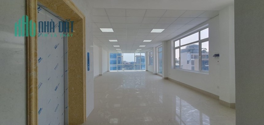 Bán Tòa nhà kinh doanh văn phòng 150m2 mặt phố Nguyễn Văn Cừ 10 tằng thang máy dòng tiền 200tr/th