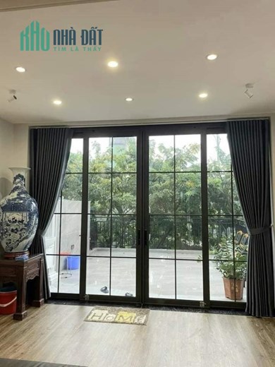 Bán Nhà mặt phố Nguyễn văn Cừ Long Biên 100m2 x5T giá chỉ 26 tỷ MT rộng vỉa hè thoáng kinh doanh