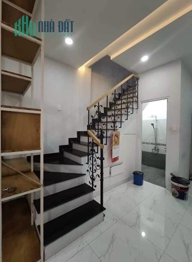 Bán nhà 5 tầng BTCT 52m2, đường Nguyễn Văn Quá, giá chỉ nhỉnh 4 tỷ