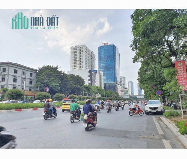 Bán nhà phân lô Nguyễn Chí Thanh 40mX6T ngõ thông kinh doanh ô tô vào nhà nhỉnh 8 tỷ