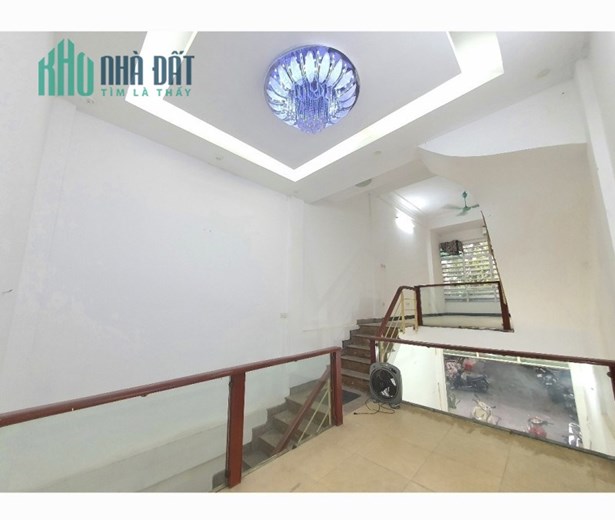 Bán nhà phân lô Nguyễn Chí Thanh 40mX6T ngõ thông kinh doanh ô tô vào nhà nhỉnh 8 tỷ