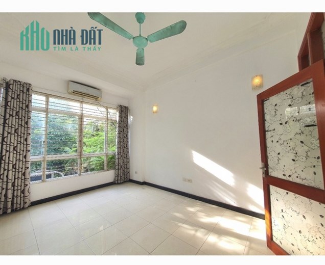 Bán nhà phân lô Nguyễn Chí Thanh 40mX6T ngõ thông kinh doanh ô tô vào nhà nhỉnh 8 tỷ