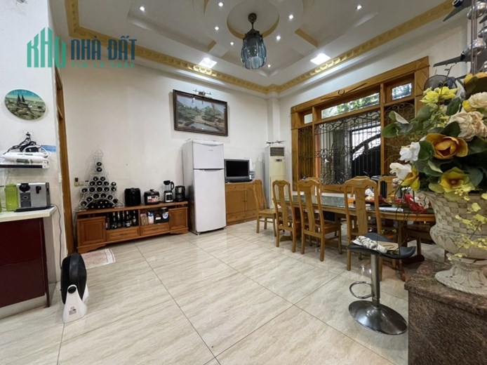 Biệt thự siêu đẹp, 188m, ngang 13m, Nguyễn Kiệm, Phường 4, Phú Nhuận, chỉ 37 tỷ.