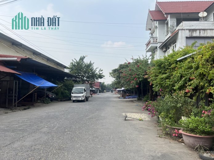 TRỤC CHÍNH TRỤC ĐƯỜNG 271 KINH DOANH BUÔN BÁN SẦM UẤT ĐA NGÀNH NGHỀ 
Diện tích 120 m mặt tiền 6 m