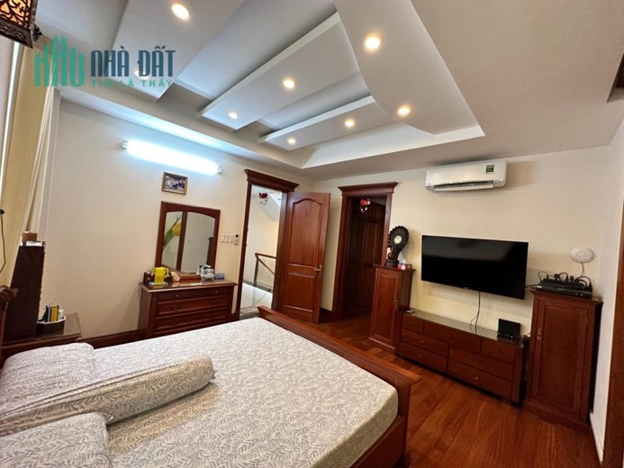 BIỆT THỰ MẶT TIỀN TRIỆU ĐÔ P AN PHÚ QUẬN 2  - 10x20 - 4 TẦNG - NỘI THẤT GỖ ĐẲNG CẤP - CHỈ 60 TỶ