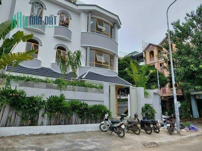 Biệt thự cổ giá siêu hời Bình Giã, P13, Tân Bình, 10x10m, 4 lầu giá chỉ 19 tỷ