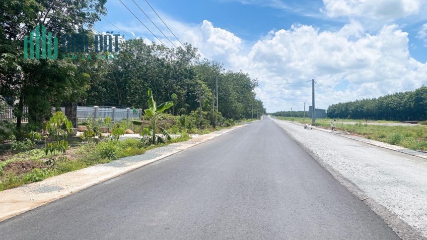Chú tôi cần tiền bán gấp miếng đất 1700m2 giá 370 triệu sổ sẵn
