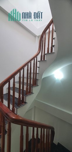 Nhà Nguyễn Văn Cừ, Dt 32m, 5 tầng, full nội thất cơ bản, giá 5 tỷ.