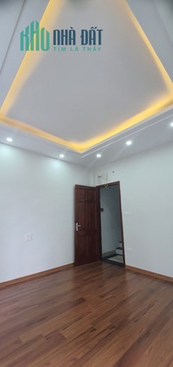 Nhà Nguyễn Văn Cừ, Dt 32m, 5 tầng, full nội thất cơ bản, giá 5 tỷ.