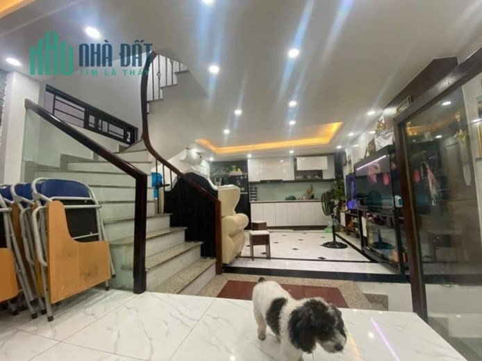 Bán nhà quận Đống Đa Huỳnh Thúc Kháng 38mX6T ngõ thông kinh doanh ô tô vào nhà nhỉnh 8 tỷ