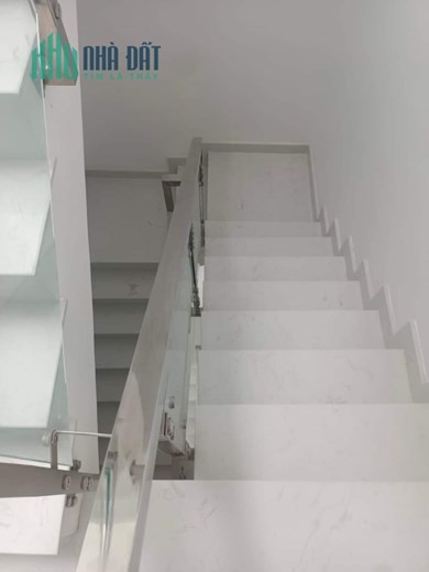 NHÀ MỚI, 4 TẦNG- NỞ HẬU NGAY TRUNG TÂM Q9 GIÁ 5,2 TỶ- CÒN GIẢM