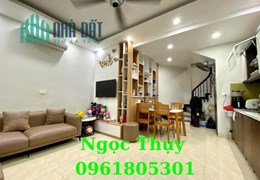 Bán gấp Bồ Đề 40m2 ô tô qua cổng hơn 3 tỷ Long Biên Hà Nội