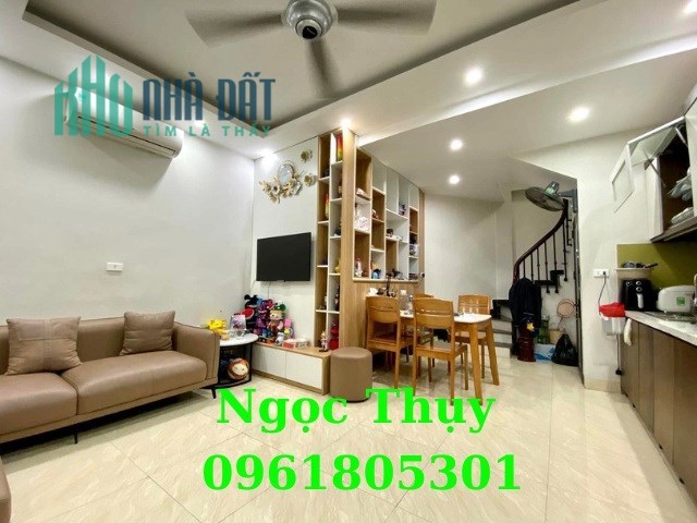 Bán gấp Bồ Đề 40m2 ô tô qua cổng hơn 3 tỷ Long Biên Hà Nội