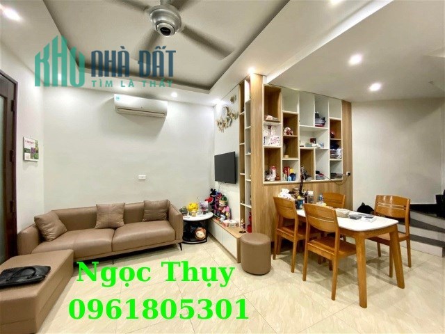 Bán gấp Bồ Đề 40m2 ô tô qua cổng hơn 3 tỷ Long Biên Hà Nội