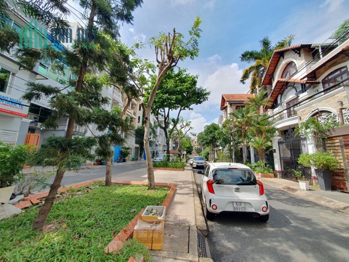Siêu biệt thự duy nhất K300, P12, Tân Bình, 10x17m, 3 lầu, giá 45 tỷ
