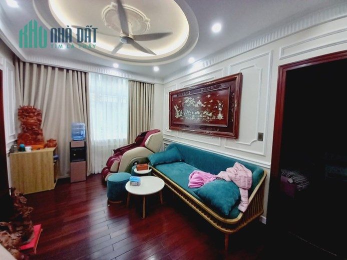 Bán nhà Hoàng Quốc Việt 113m², 4 tầng, MT 7.9m, chào giá 20.5 Tỷ Cầu Giấy