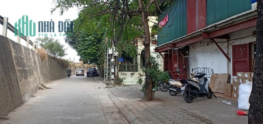 Kho 2 tầng 240m2 sàn trên 120+70m2 mặt tiền phố chính