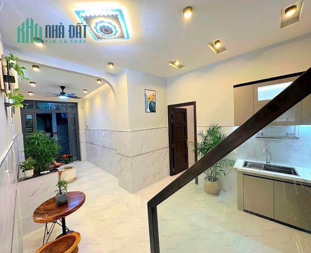 Hẽm Xe Hơi - Rẽ Nhất Quận 6 - 40m2 - 3PN (có 1p tầng trệt) - Chỉ 4 Tỉ Nhẹ