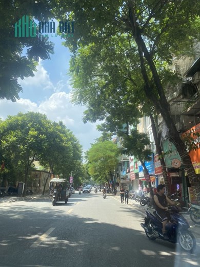 bán nhà lô góc Hai Bà Trưng, Diện tích 42m, mặt tiền 12m, ô tô tránh vào tận nhà