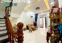 Ngon quá, Nhà 3 tầng - Ô tô vào nhà - sát mặt tiền đường Ông Ích Khiêm, Hải Châu, ĐN - Giá sập hầm
