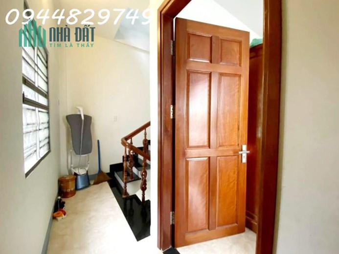Ngon quá, Nhà 3 tầng - Ô tô vào nhà - sát mặt tiền đường Ông Ích Khiêm, Hải Châu, ĐN - Giá sập hầm