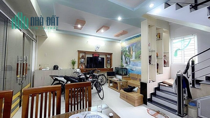 Bán nhà đường Vũ Trọng Khánh, 46m 4 tầng GIÁ 2.62 tỉ ngõ nông, gần Lạch Tray