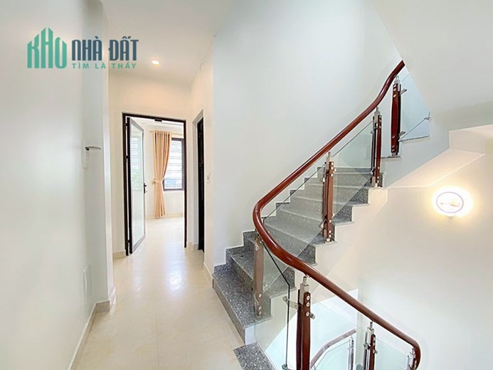 Bán nhà ngõ 250 Thiên Lôi, 53m 4 tầng GIÁ 2.75 tỉ ô.tô tới gần nhà