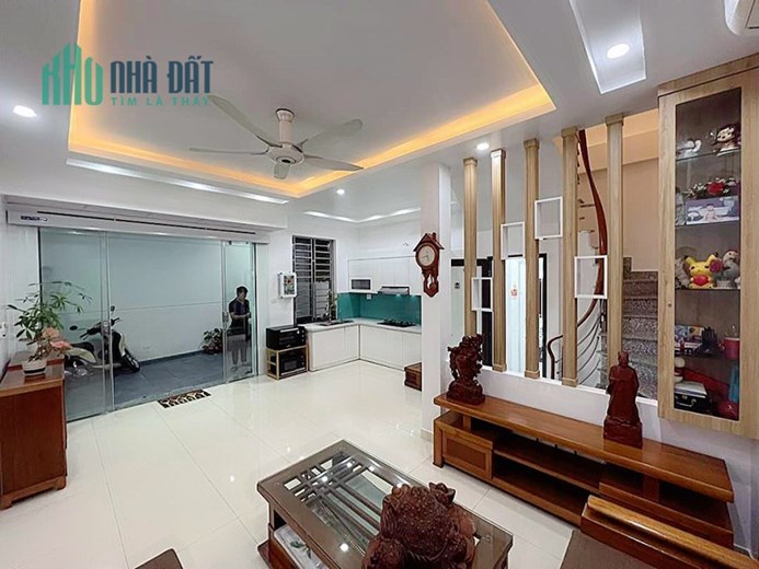 Bán nhà Trung Hành, 40m 3 tầng GIÁ 2.2 tỉ ngõ nông, gần Chợ Đằng Lâm