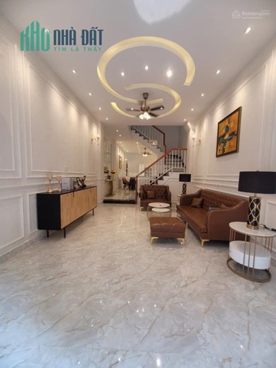 Chỉ 8.5 tỷ có nhà mặt tiền khu Bàu Cát , P14, DTSD 120m2, 4 tầng