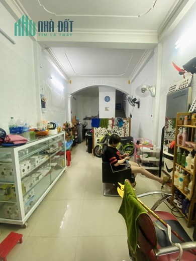 Bán nhà mặt đường Đông Khê, 36m 3 tầng GIÁ 4.05 tỉ kinh doanh sầm uất