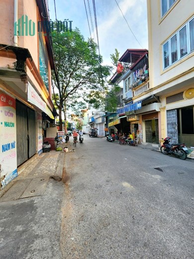Bán nhà mặt đường Đông Khê, 36m 3 tầng GIÁ 4.05 tỉ kinh doanh sầm uất